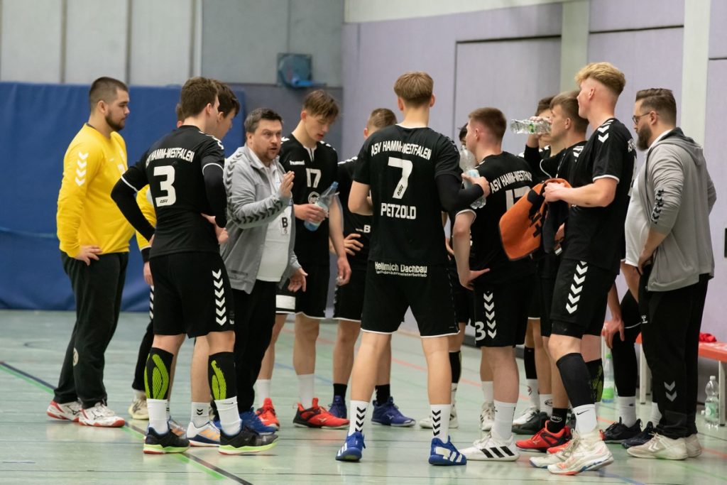 Nach der deutlichen 39:26-Auftaktniederlage bei Handball Lemgo tritt die U19 des ASV Hamm-Westfalen an diesem Wochenende erstmalig in der heimischen Steinhalle an. Gegner am Sonntag um 17 Uhr ist der TSV Anderten, der seinerseits zum Auftakt mit 34:39 dem Bergischen HC unterlag.
