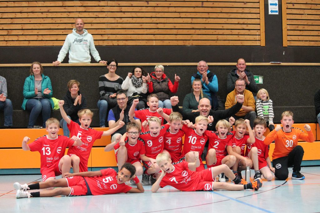 Grenzenloser Jubel bei den Jungen der ASV-E-Jugend: Am Wochenende feierte die Mannschaft von Trainer Thomas Lammers einen souveränen 39:19-Sieg in Unna-Königsborn.