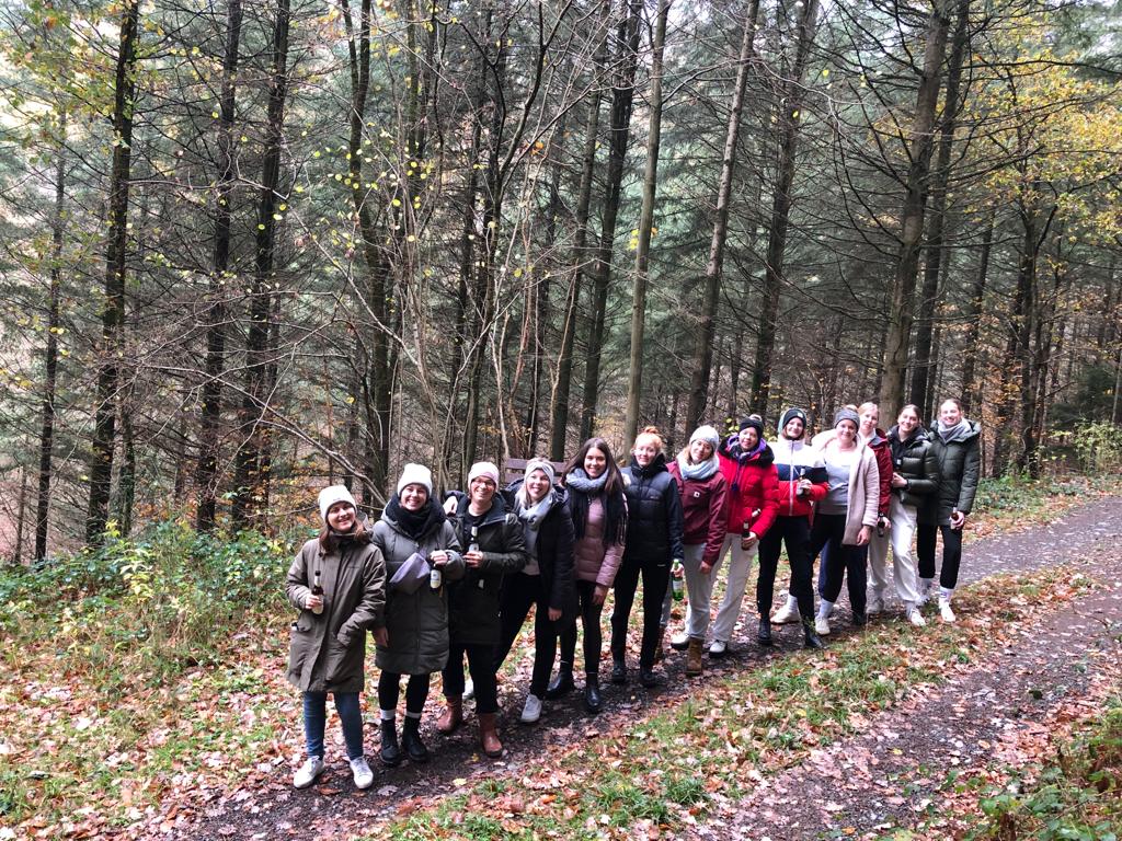 Ein spielfreies Wochenende haben die beiden Damenmannschaften des ASV Hamm-Westfalen im November für eine gemeinsame Mannschaftsfahrt in den Westerwald genutzt.