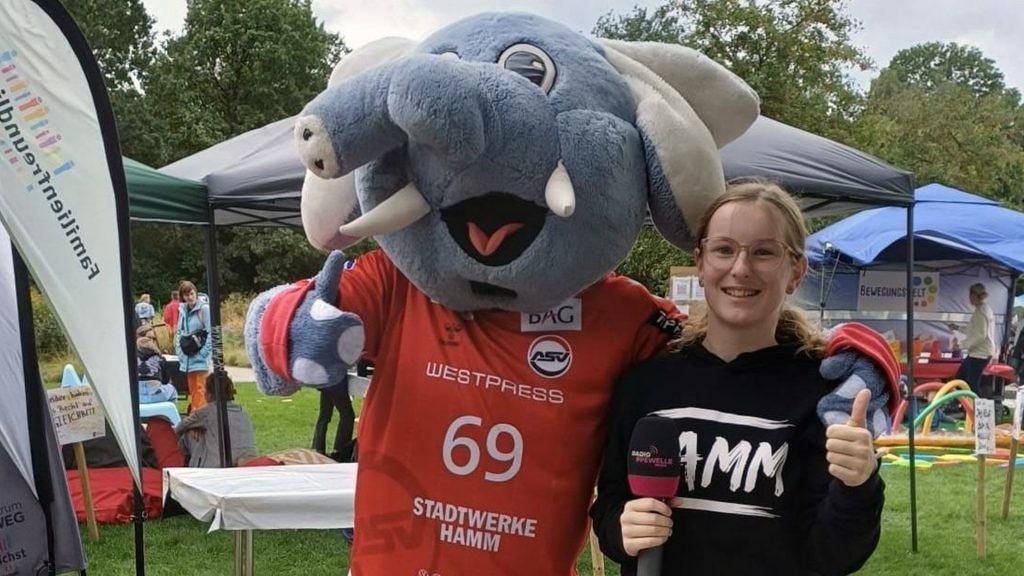 Die Aktiven des ASV Hamm-Westfalen waren an diesem Wochenende nicht nur handballerisch gefordert. So stand beispielsweise für die Profis neben dem Drittligaaspiel am Samstag in Bielefeld am Sonntag auch die Teilnahme an der Veranstaltung zum Weltkindertag im Hammer Maxipark auf dem Programm.