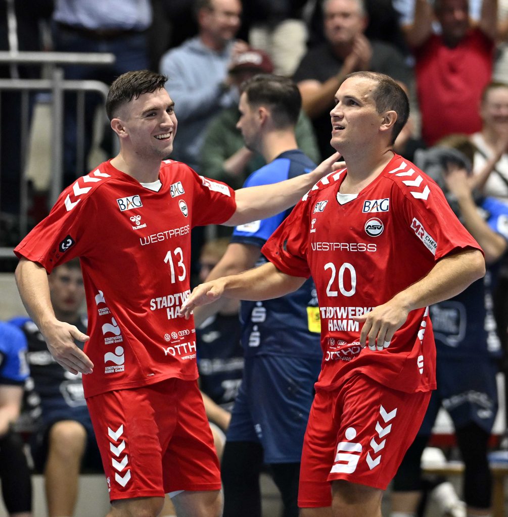Handball Dritte Liga Hamm Ahlen Nils Greilich,Lars Gudat,Jubel