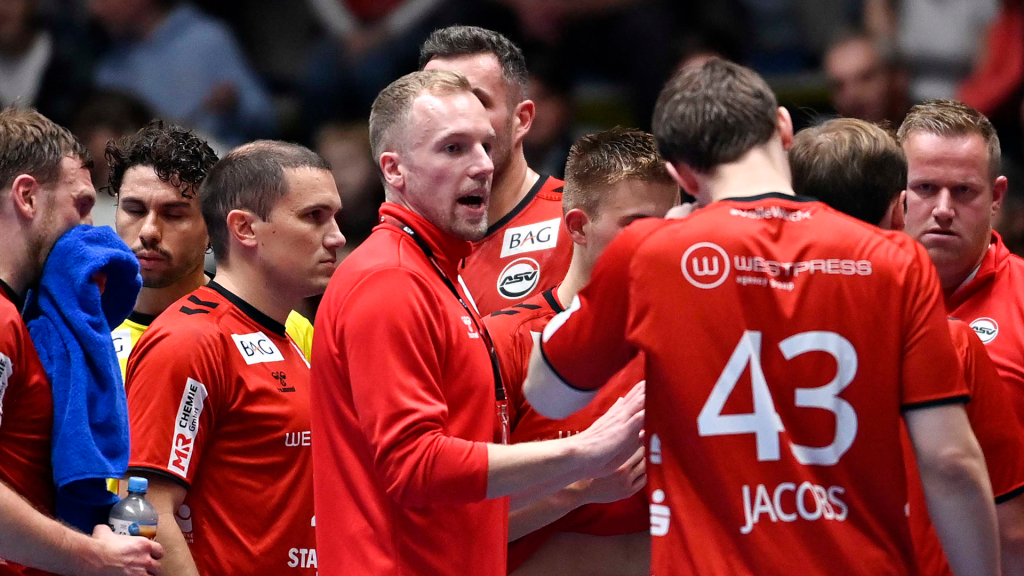 Der ASV ist neuer Spitzenreiter der 3. Liga Nord-West. Im Spitzenspiel gegen den OHV Aurich brillierte der Gastgeber eine Halbzeit lang und sorgte schon in der ersten Halbzeit durch ein 22:12 für klare Verhältnisse.