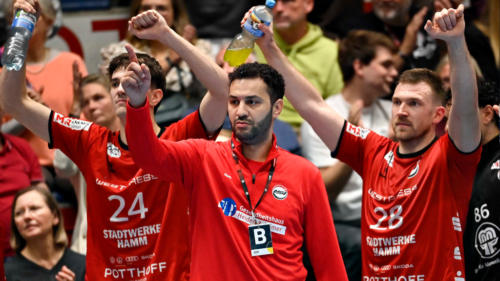Beim Heimdebüt von Trainer Jamal Naji hat der ASV gegen den Tabellensiebten VfL Fredenbeck einen verdienten 41:27-Kantersieg gefeiert. Knapp 1.750 Zuschauer erlebten eine temporeiche Partie, in der die Gäste nur rund zehn Minuten gut dagegenhielten.