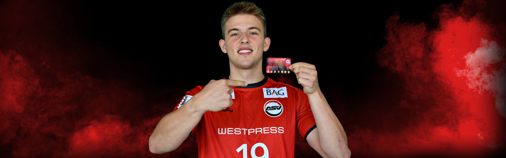 Da das Interesse bereits deutlich sp&uuml;rbar ist: Der ASV hat den Dauerkarten-Vorverkauf f&uuml;r 2026/27 gestartet. Die Preise bleiben jeweils unver&auml;ndert f&uuml;r 2. Liga (wie 24/25) oder 3. Liga (wie 25/26). F&uuml;r aktuelle Inhaber gibt es ein Vorkaufsrecht auf die eigenen Pl&auml;tze.